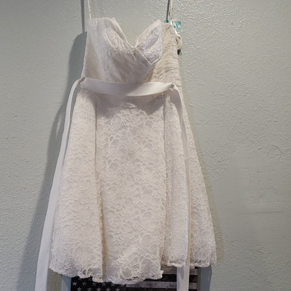 Strapless, White short dress with lace